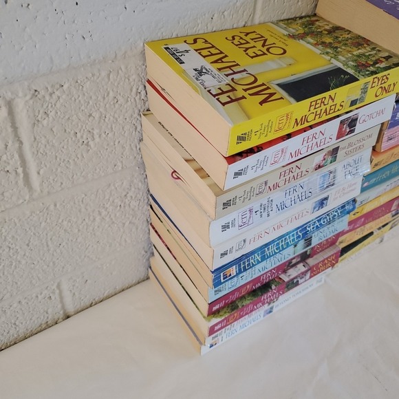 Fern Michaels PB Lot of 23 Romance Misc Mixed Titles Sisterhood No Dupes - Picture 12 of 13